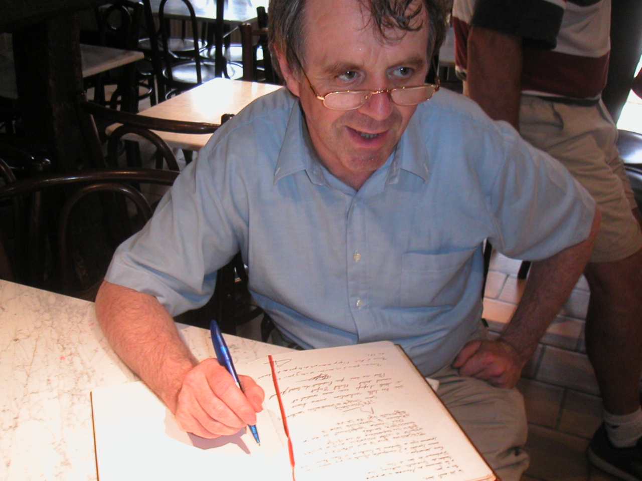 Inscription sur le livre d'or de la commune
